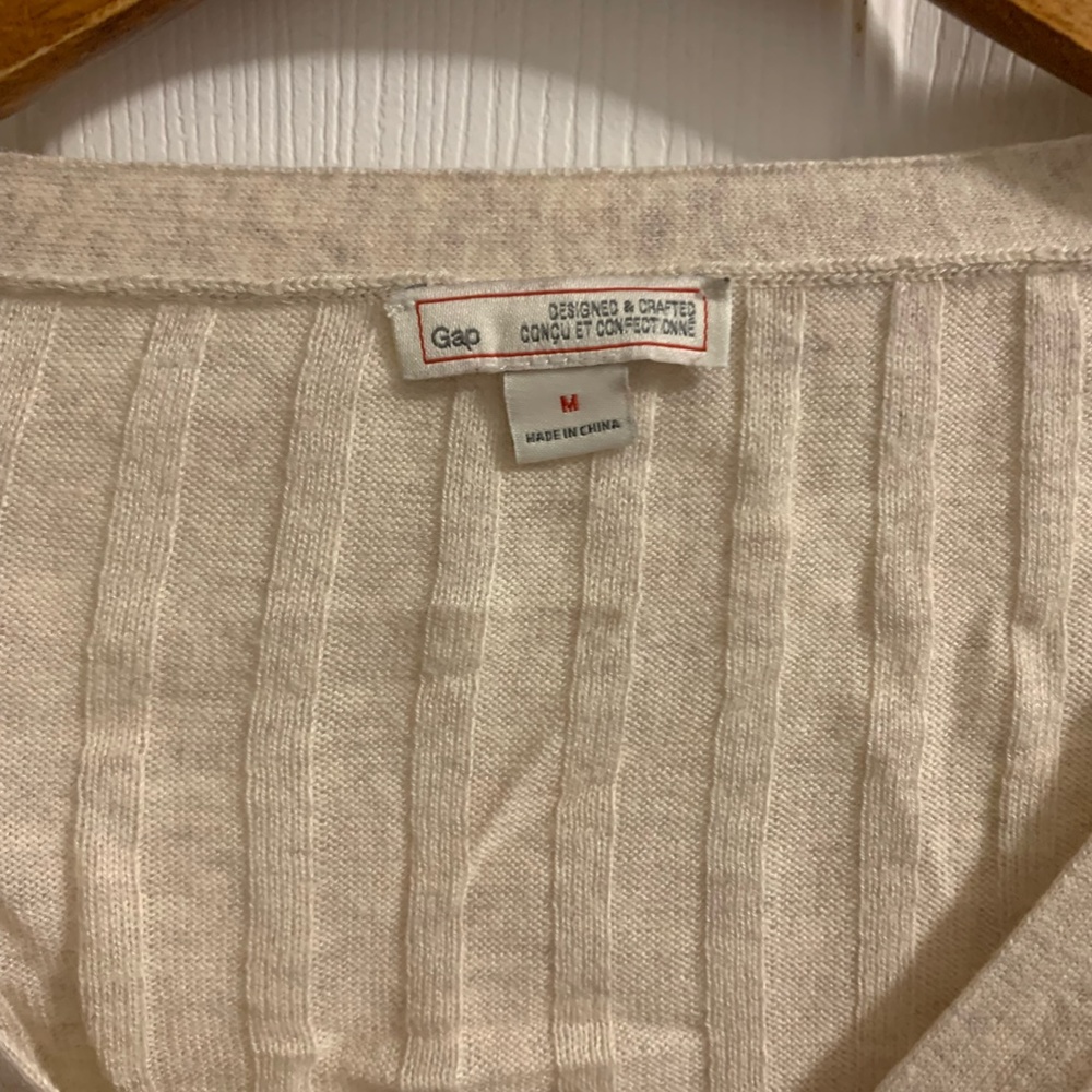 GAP Ribbed V-neck Cardigan Sweater - Picture 2 of 3